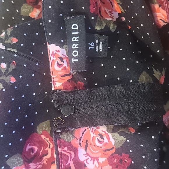 Torrid Black Dress with Pink Flowers and White Dots- It Has Pockets!! Size 16 - Picture 4 of 4